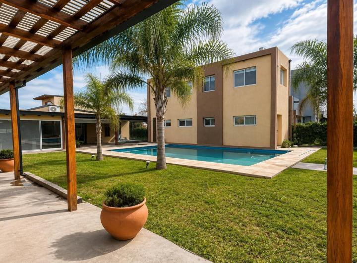 Casa · 622m² · 6 Ambientes · 2 Cocheras