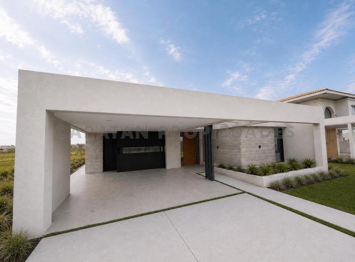 Casa · 240m² · 6 Ambientes · 2 Cocheras