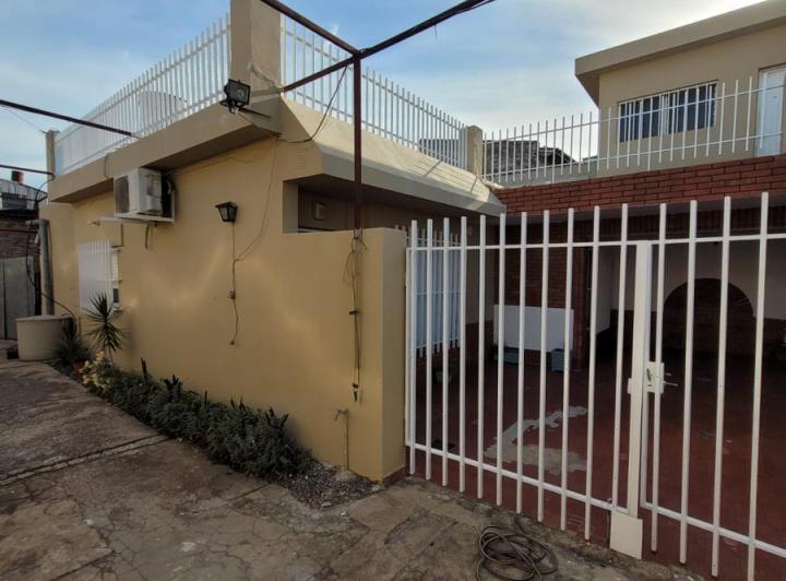 Casa · 80m² · 5 Ambientes · 2 Cocheras