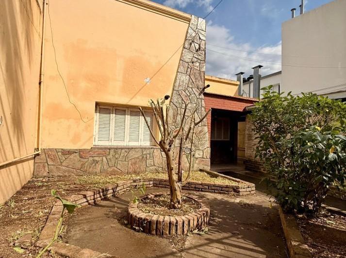Casa · 180m² · 7 Ambientes · 1 Cochera