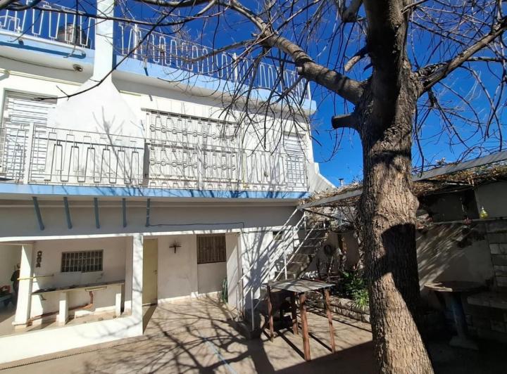 Casa · 175m² · 10 Ambientes · 1 Cochera