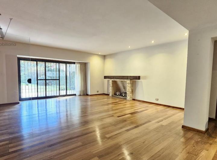 Casa · 402m² · 5 Ambientes · 4 Cocheras