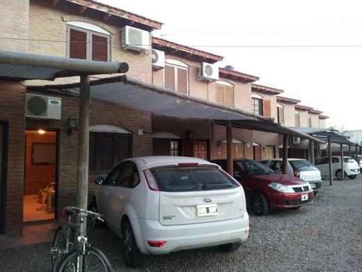 Casa · 80m² · 6 Ambientes