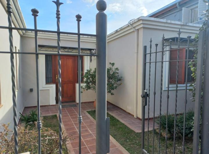 Casa · 130m² · 2 Ambientes · 1 Cochera