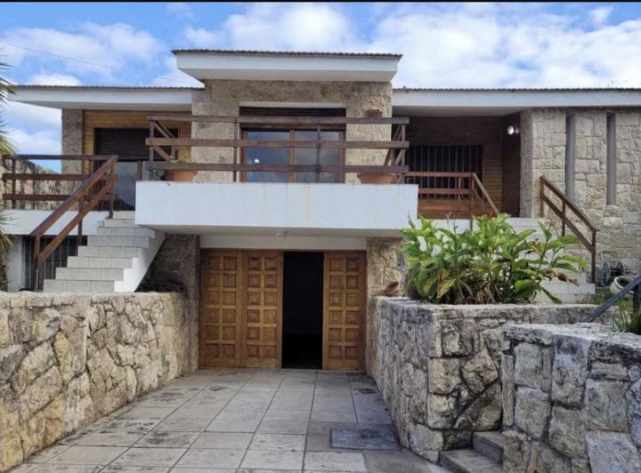 Casa · 213m² · 10 Ambientes · 1 Cochera