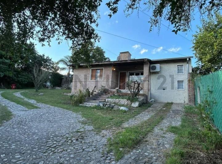 Casa · 300m² · 3 Dormitorios · 2 Cocheras