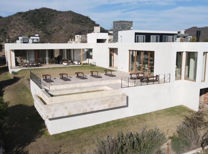 Casa · 382m² · 8 Ambientes · 2 Cocheras