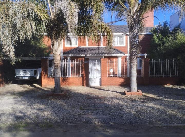 Casa · 500m² · 7 Ambientes · 2 Cocheras