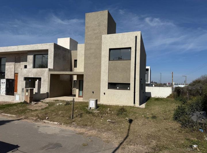 Casa · 160m² · 6 Ambientes