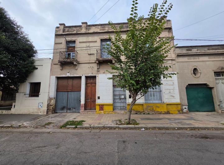 Casa · 610m² · 6 Ambientes · 10 Cocheras