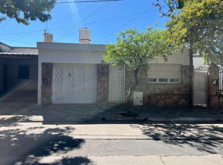 Casa · 229m² · 6 Ambientes · 1 Cochera