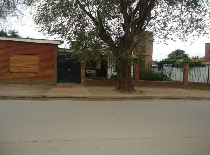 Casa · 400m² · 4 Ambientes · 1 Cochera
