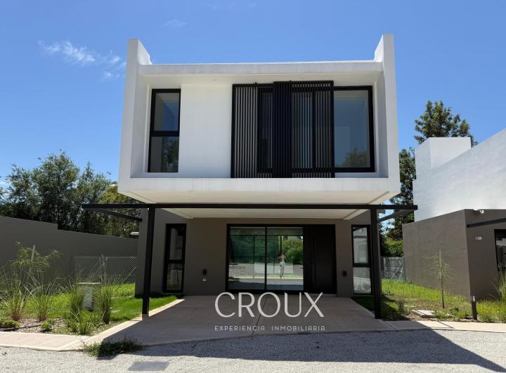 Casa · 193m² · 5 Ambientes · 2 Cocheras