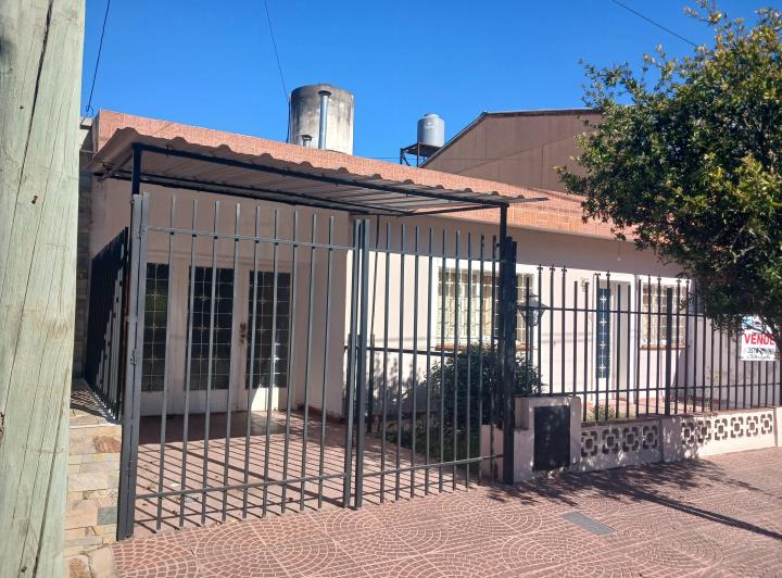 Casa · 95m² · 4 Ambientes · 1 Cochera