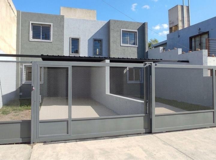 Casa · 125m² · 4 Ambientes · 2 Cocheras