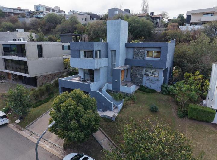 Casa · 370m² · 5 Ambientes · 2 Cocheras