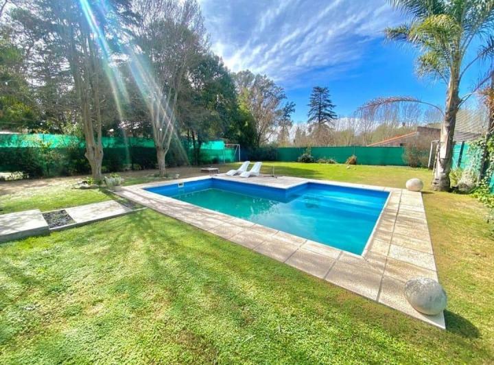 Casa · 320m² · 6 Ambientes · 2 Cocheras