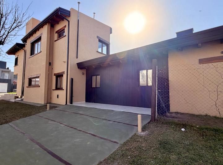 Casa · 289m² · 7 Ambientes · 2 Cocheras