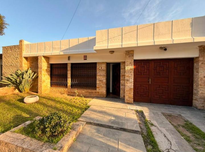 Casa · 186m² · 5 Ambientes · 2 Cocheras