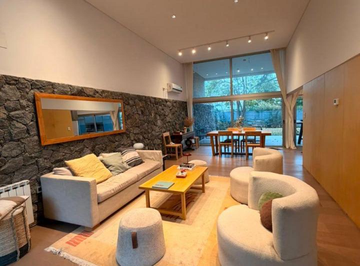 Casa · 160m² · 5 Ambientes · 2 Cocheras