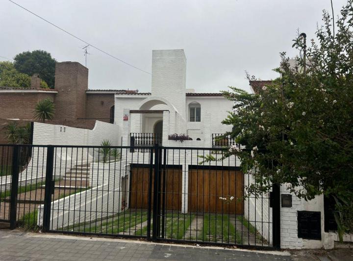 Casa · 154m² · 10 Ambientes · 1 Cochera