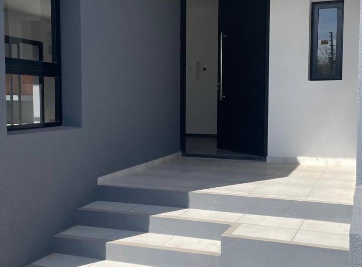 Casa · 140m² · 5 Ambientes · 2 Cocheras