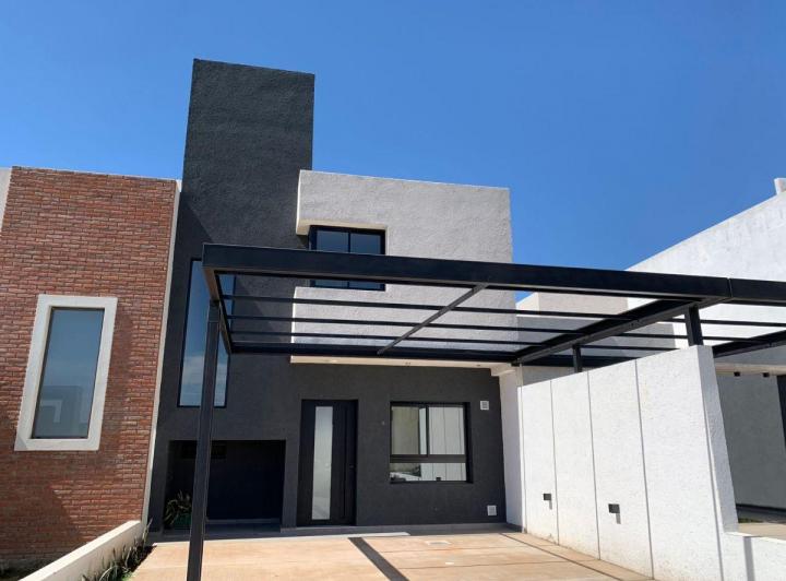 Casa · 155m² · 5 Ambientes · 2 Cocheras