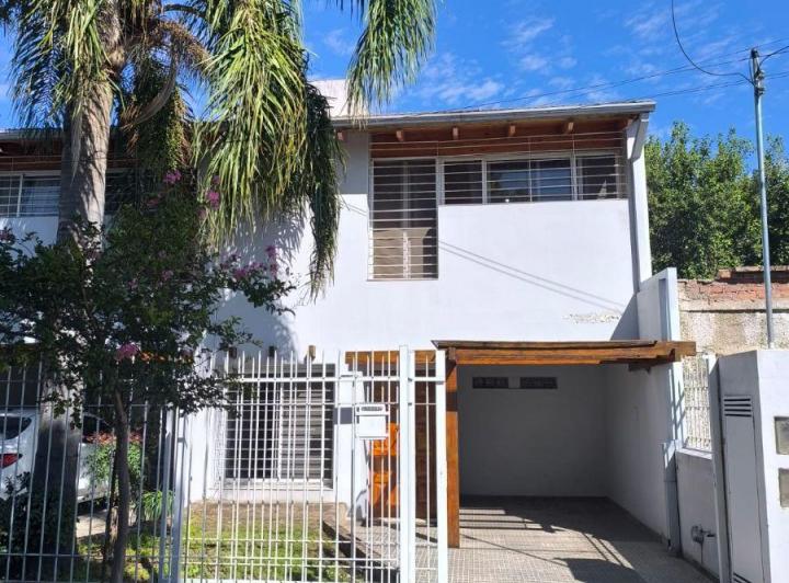 Casa · 130m² · 3 Ambientes · 1 Cochera