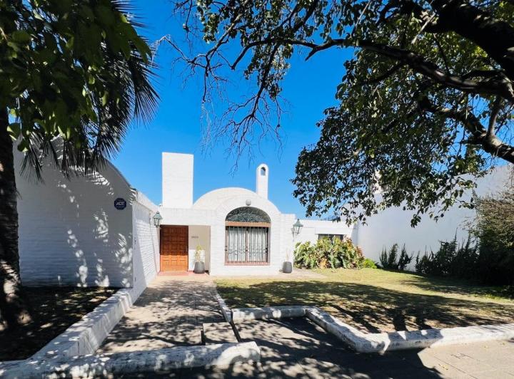 Casa · 276m² · 5 Ambientes · 4 Cocheras