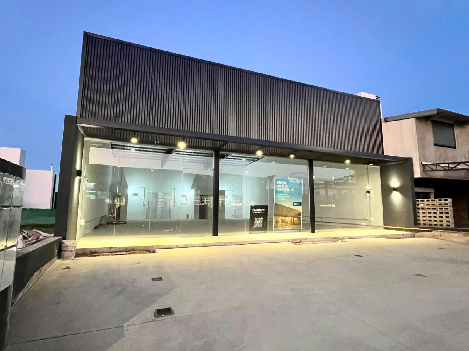 ALQUILO LOCAL COMERCIAL A ESTRENAR EN DOCTA SOBRE CALLE PRINCIPAL
