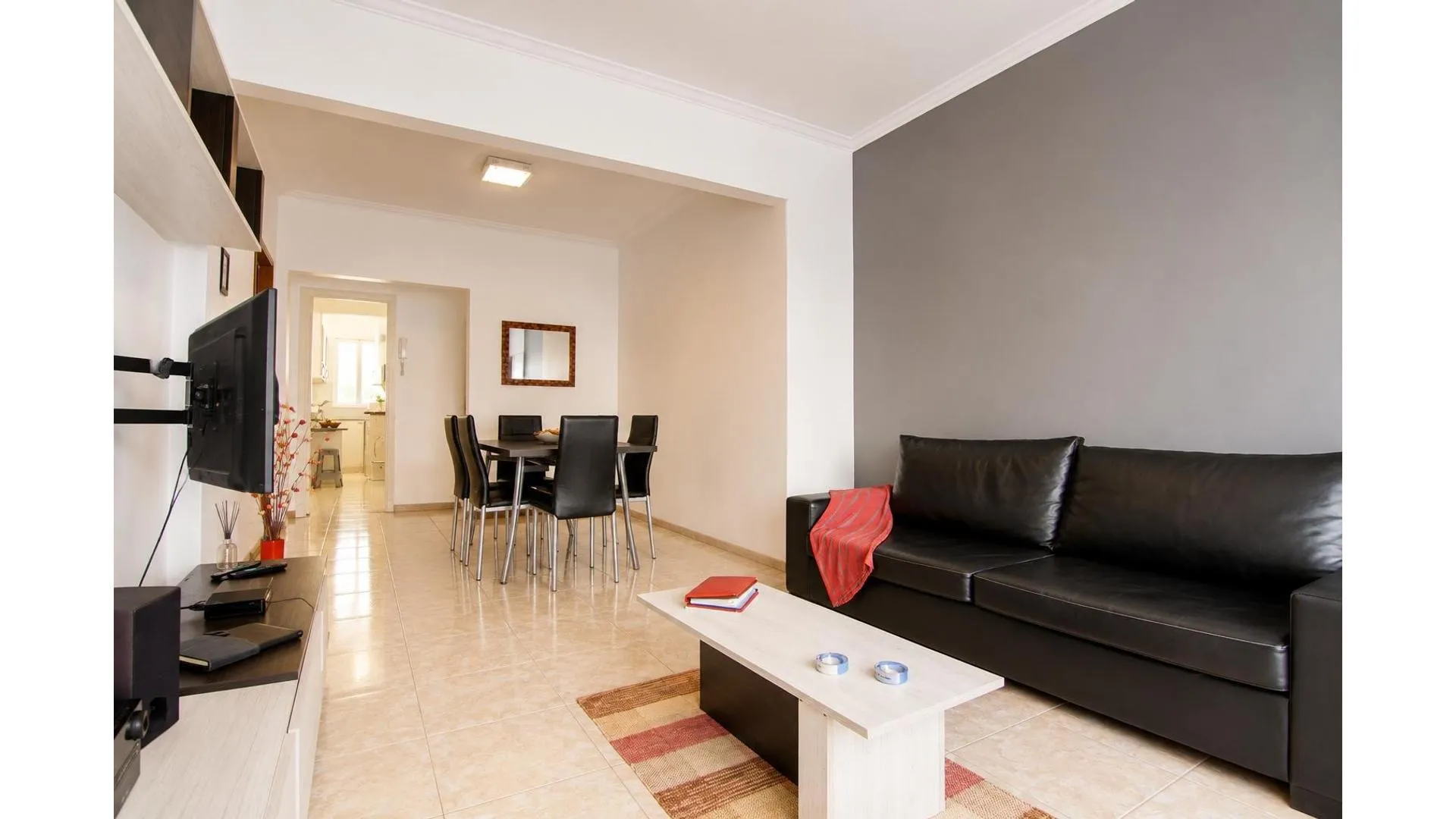 Departamento 3 amb con dependecia y balcon a la calle