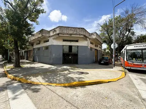 Galpón en Venta en Flores, CABA