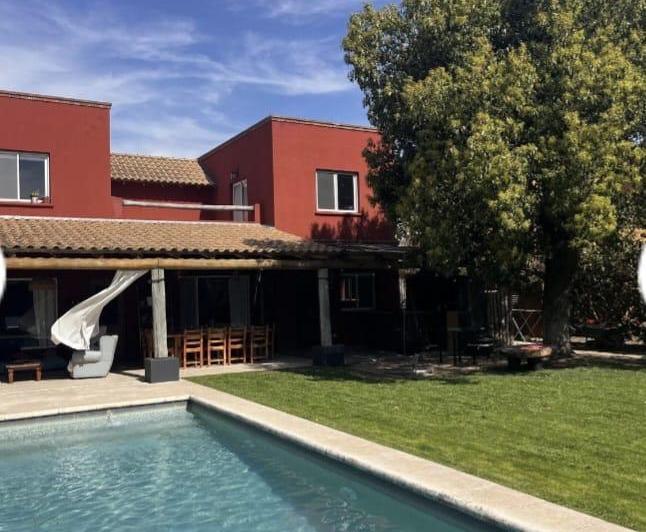Casa · 300m² · 5 Ambientes