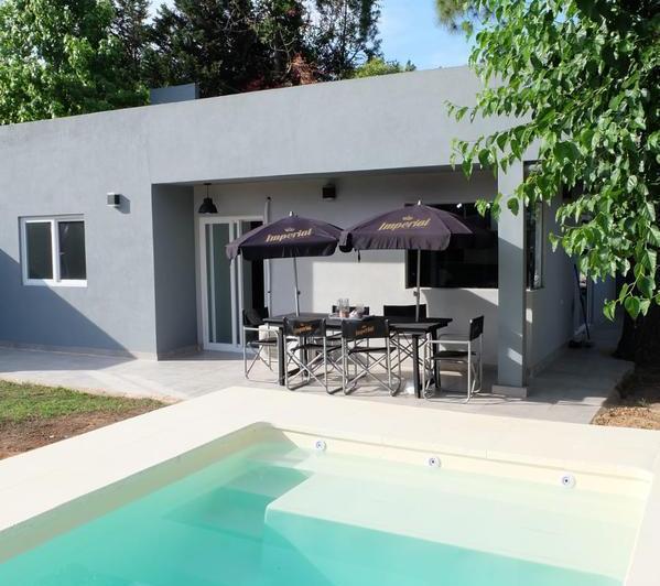 Casa · 336m² · 3 Ambientes · 2 Cocheras