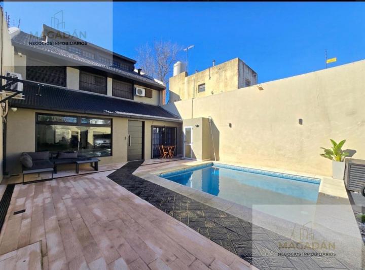 Casa · 273m² · 7 Ambientes · 4 Cocheras