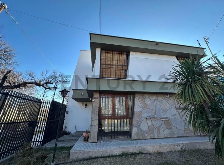Casa · 170m² · 5 Ambientes · 1 Cochera