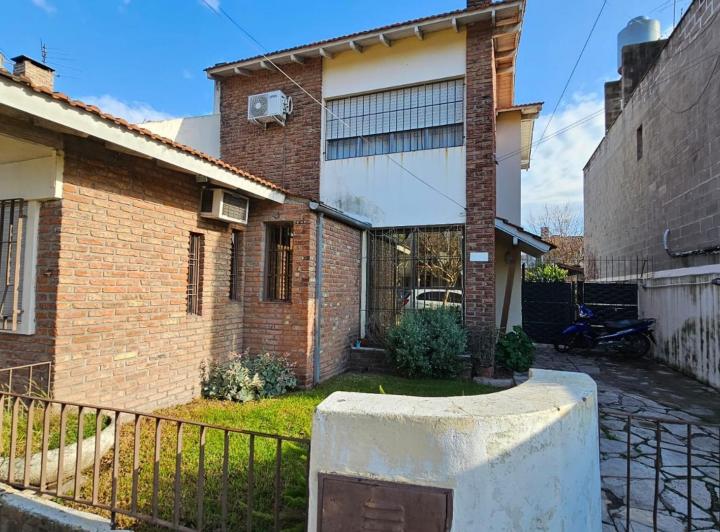 Casa · 120m² · 4 Ambientes · 4 Cocheras