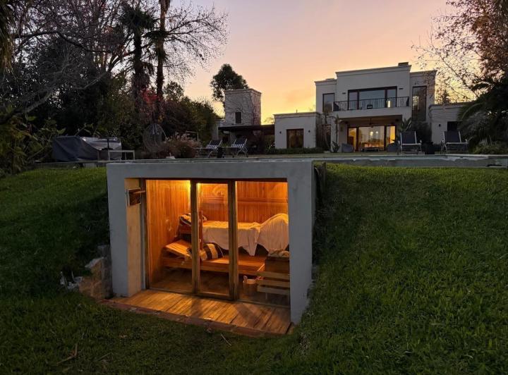 Casa · 330m² · 7 Ambientes · 1 Cochera