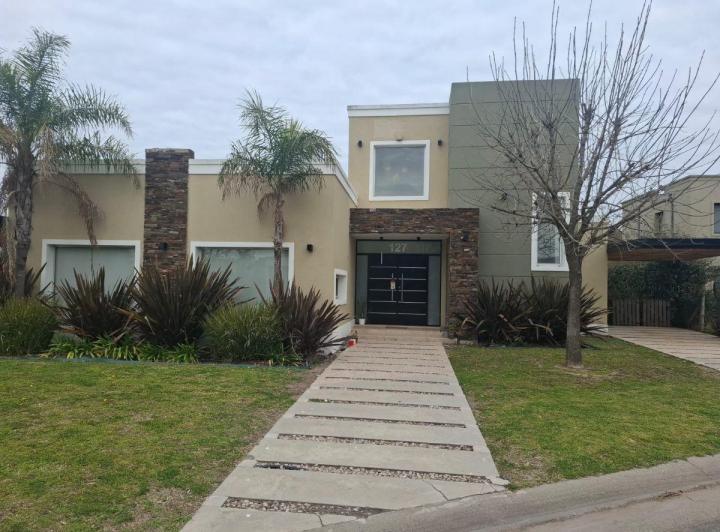 Casa · 150m² · 3 Ambientes · 2 Cocheras