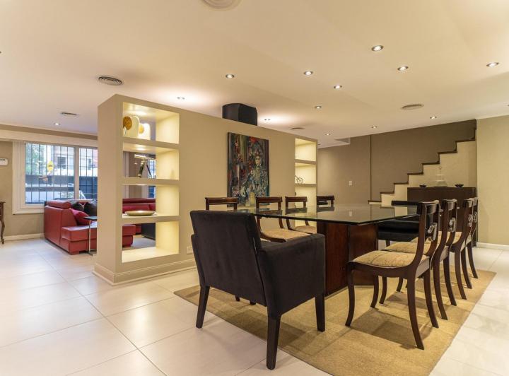 Casa · 245m² · 9 Ambientes · 2 Cocheras