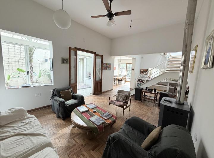 Casa · 232m² · 7 Ambientes · 1 Cochera
