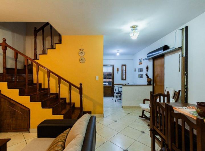 Casa · 156m² · 5 Ambientes · 2 Cocheras