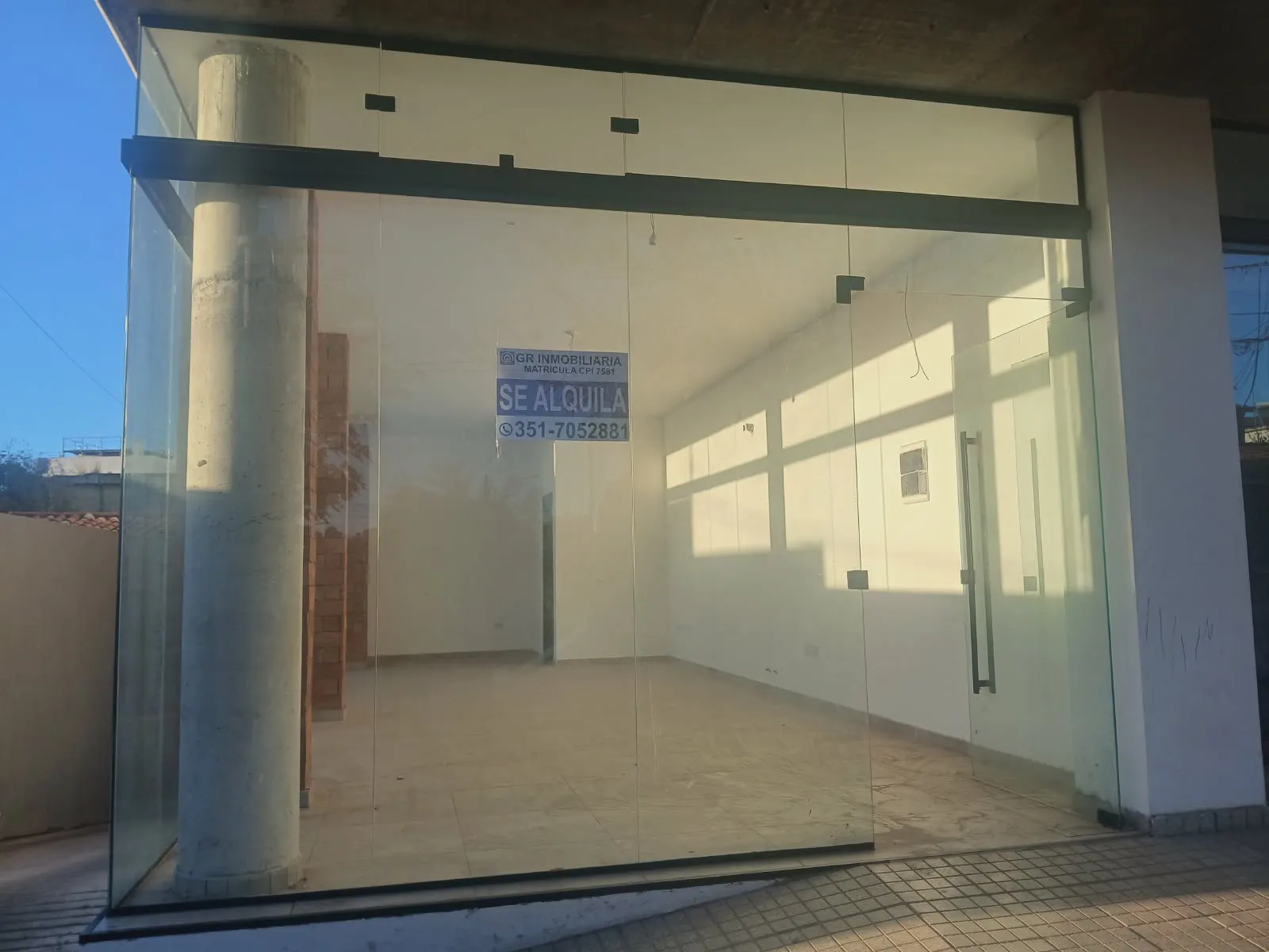 SE VENDE LOCAL COMERCIAL A ESTRENAR EN VILLA CARLOS PAZ