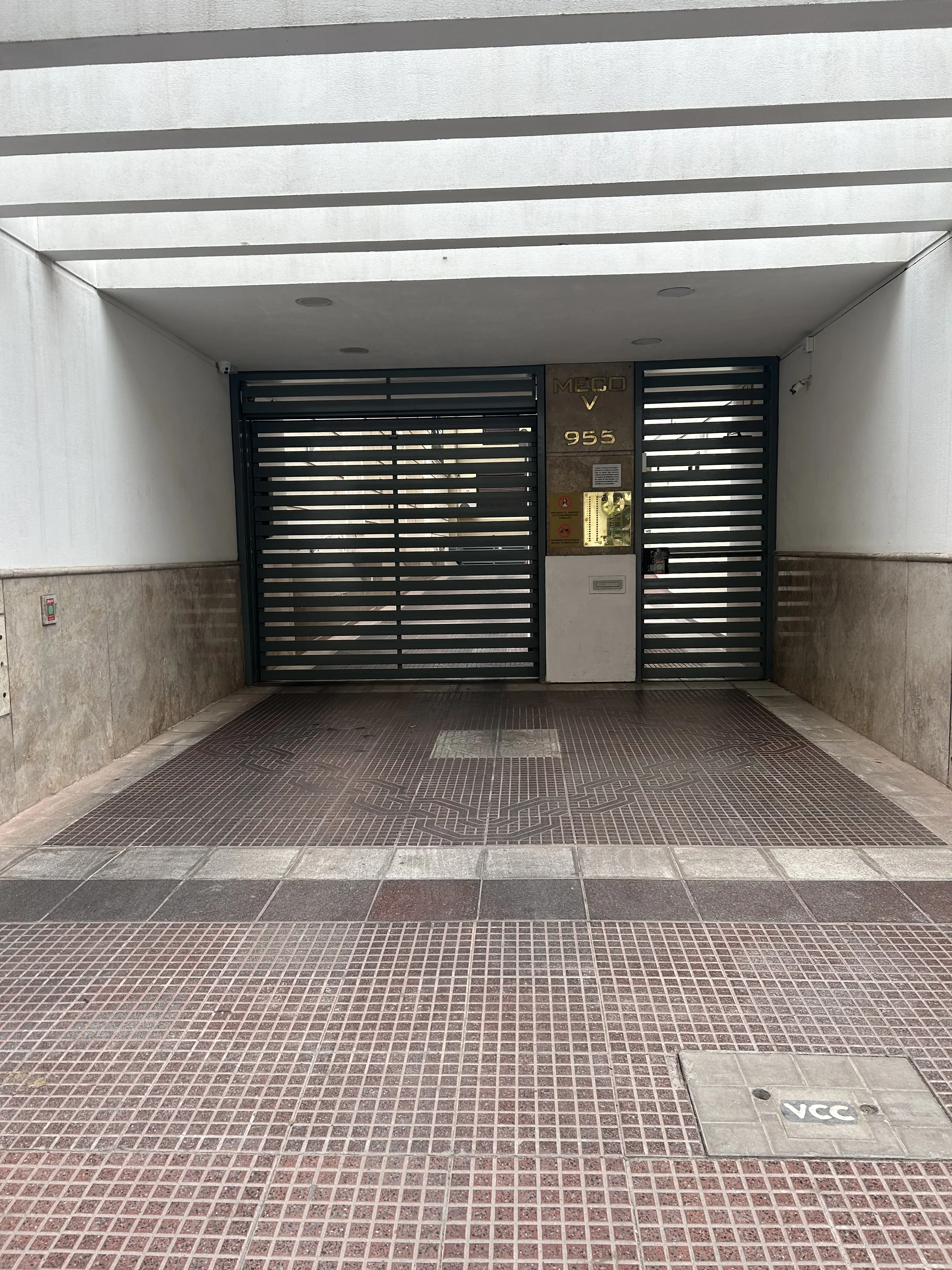 ALBERDI, FRENTE CON BALCON, AMPLIO DEPARTAMENTO, DOS DORMITORIOS