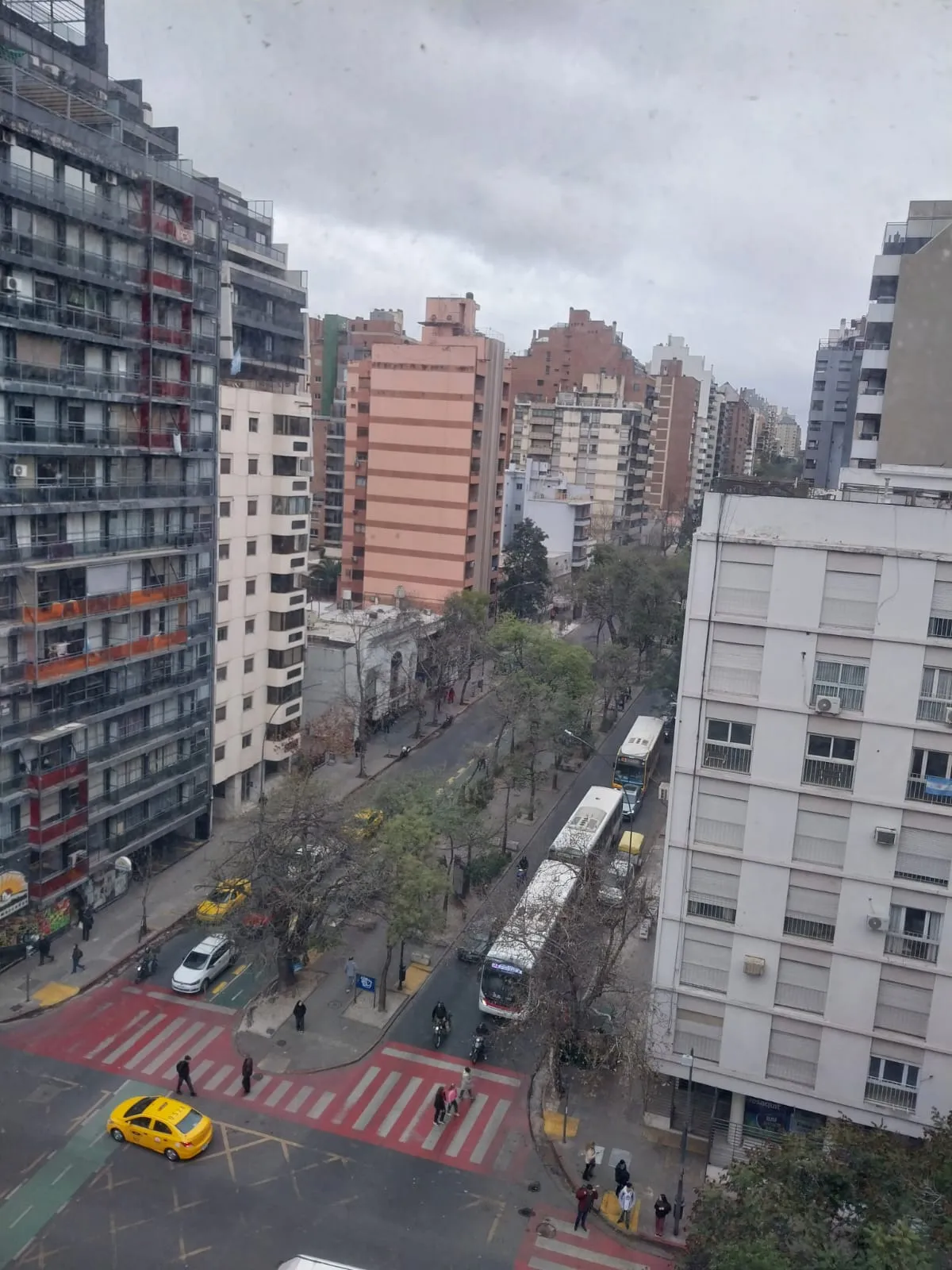 INMEJORABLE UBICACION EN LA ESQ, DE CHACABUCO E ILLIA, 2 D. PISO ALTO - LUMINOSO - HERMOSAS VISTAS