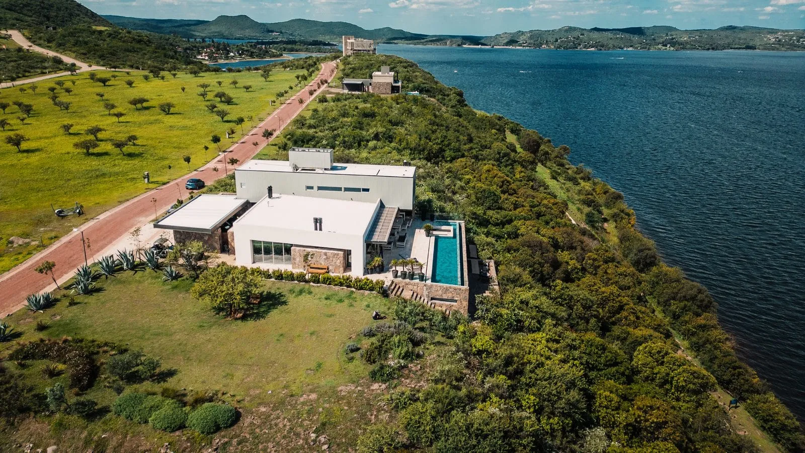 LOTE EN VILLA DEL DIQUE CON VISTAS AL LAGO | PUNTA PEÑÓN – USD 80.000