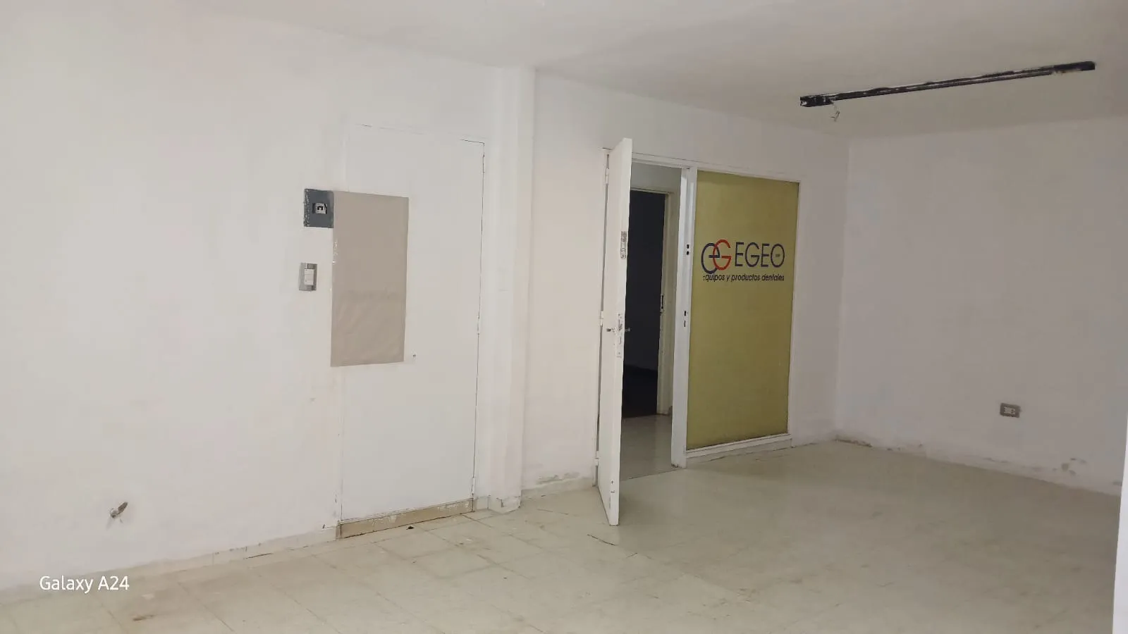 VENTA DE 3 OFICINAS/LOCALES A METROS DE PATIO OLMOS