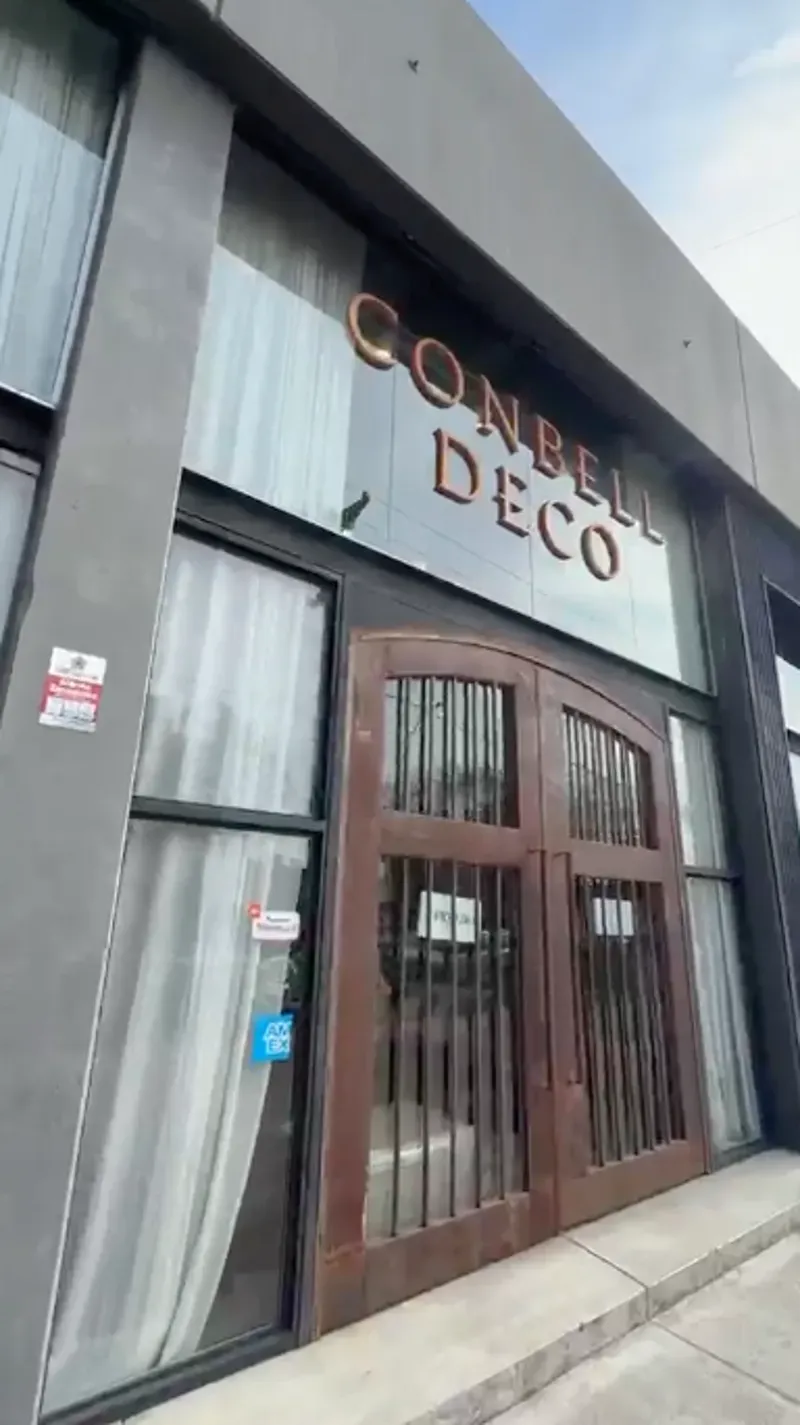 EXCELENTE OPORTUNIDAD COMERCIAL IMPORTANTE POLO GASTRONÓMICO PARA ELEGANTE RESTÓ - Emilio Lamarca 4135
