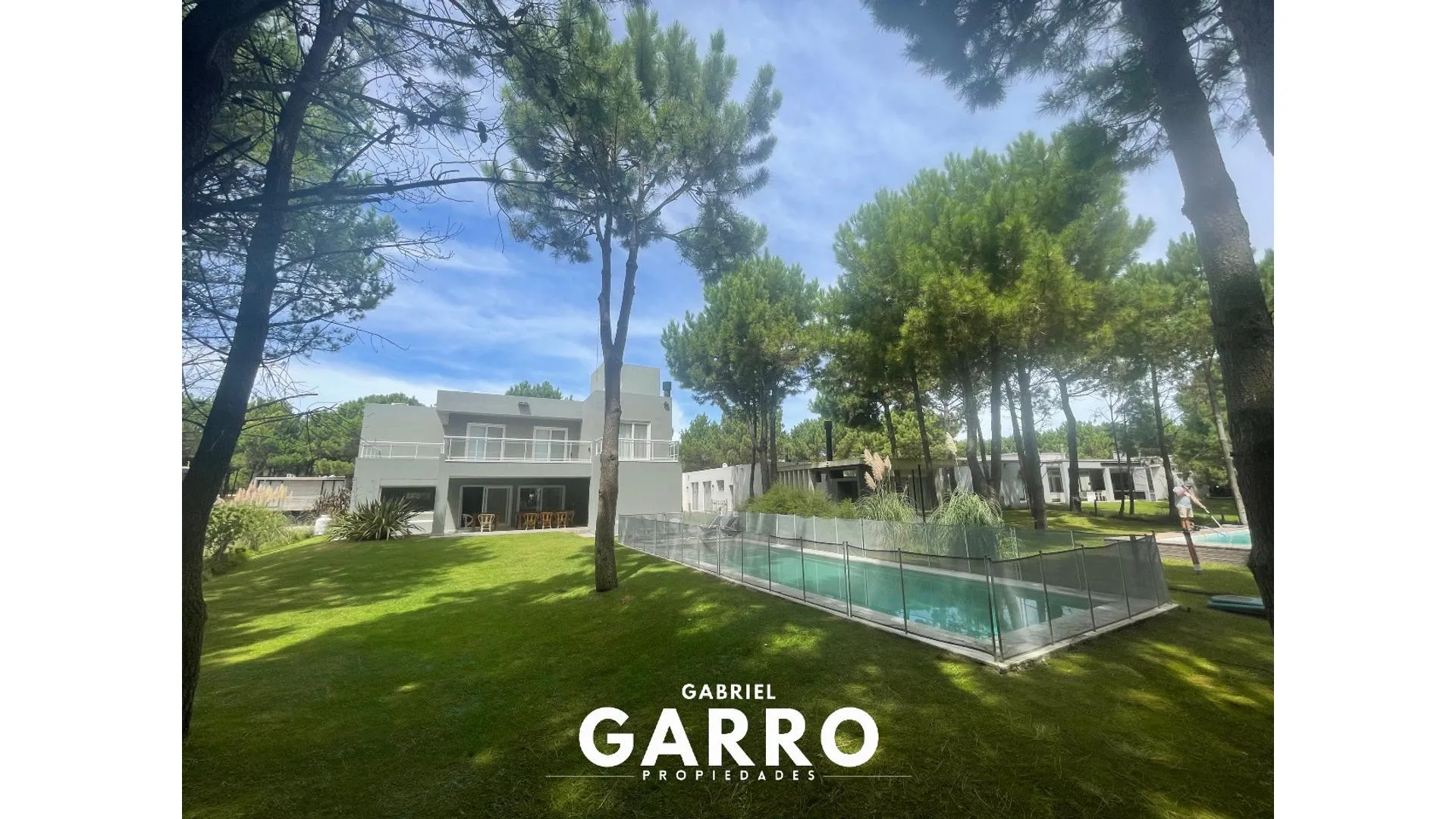 Hermosa Casa en venta - Costa Esmeralda Barrio Privado.