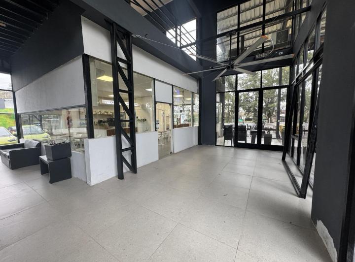 Local comercial · 194m² · 2 Ambientes